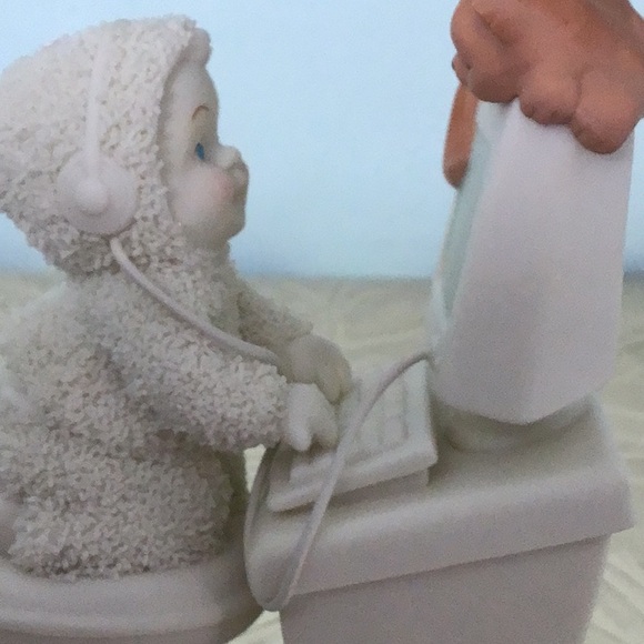 DEPARTMENT 56 SNOWBABY. SCREEN SAVER - Picture 5 of 8